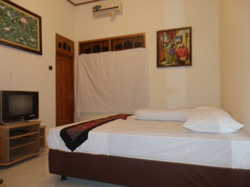 Standard Room (with AC) | Desk, free WiFi