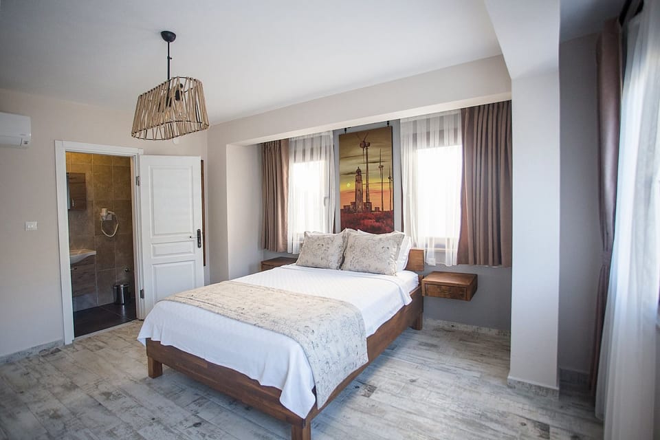 Standard Double Room | Desk, iron/ironing board, free WiFi