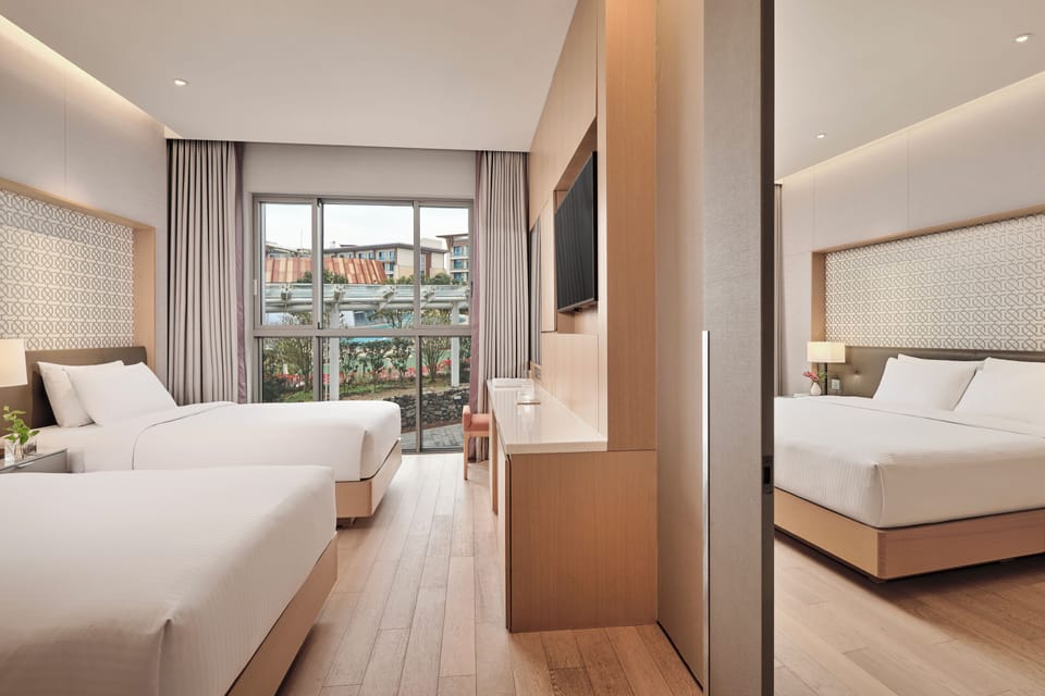 1 bedroom, premium bedding, in-room safe, desk