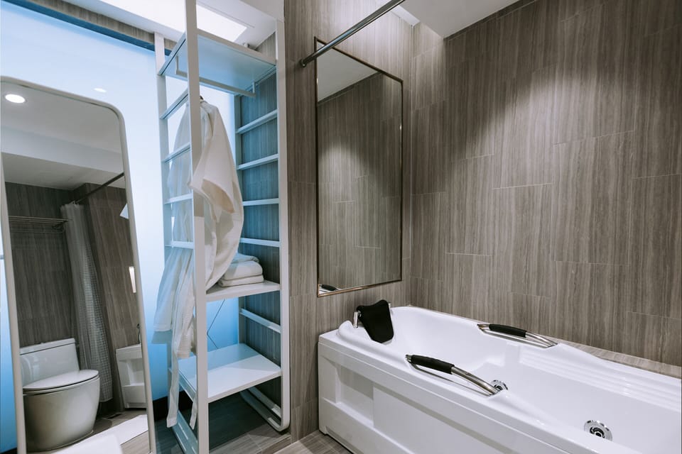 Grand Deluxe With Jacuzzi | Private spa tub
