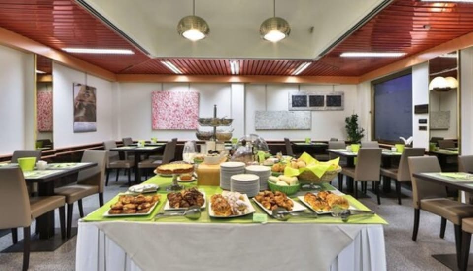 Daily buffet breakfast for a fee