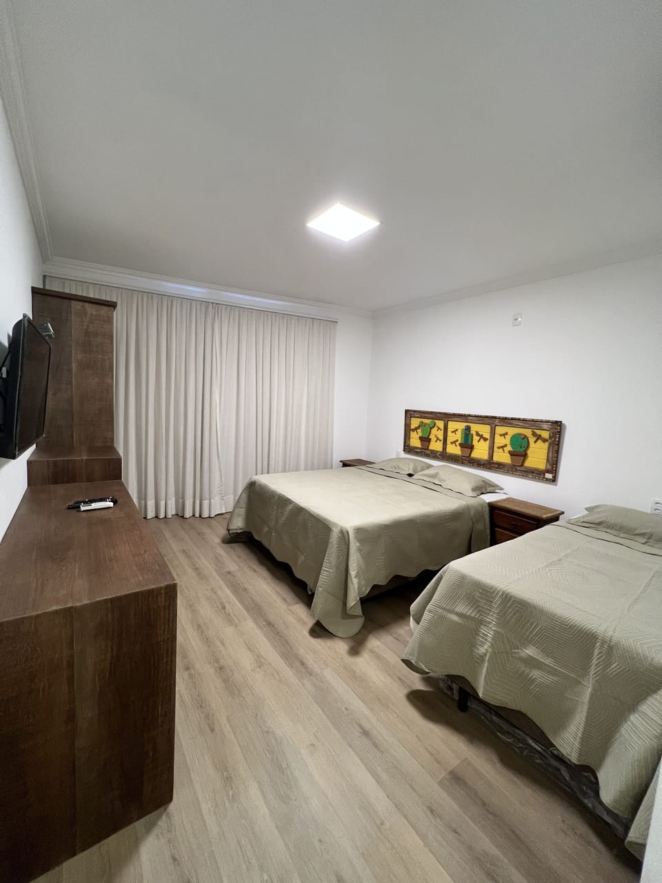 Deluxe Triple Room | Minibar, iron/ironing board, free WiFi, bed sheets