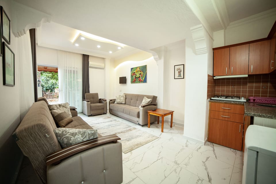 Family Apartment | Desk, free cribs/infant beds, free WiFi, bed sheets