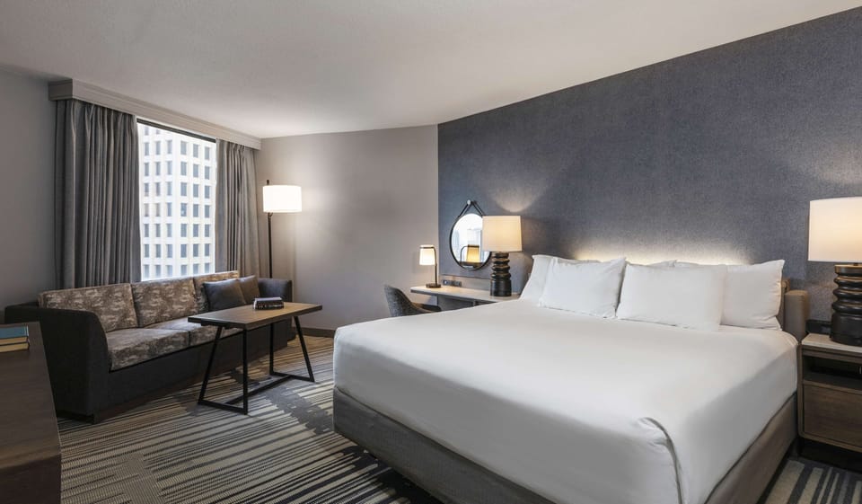 Premium bedding, in-room safe, desk, laptop workspace