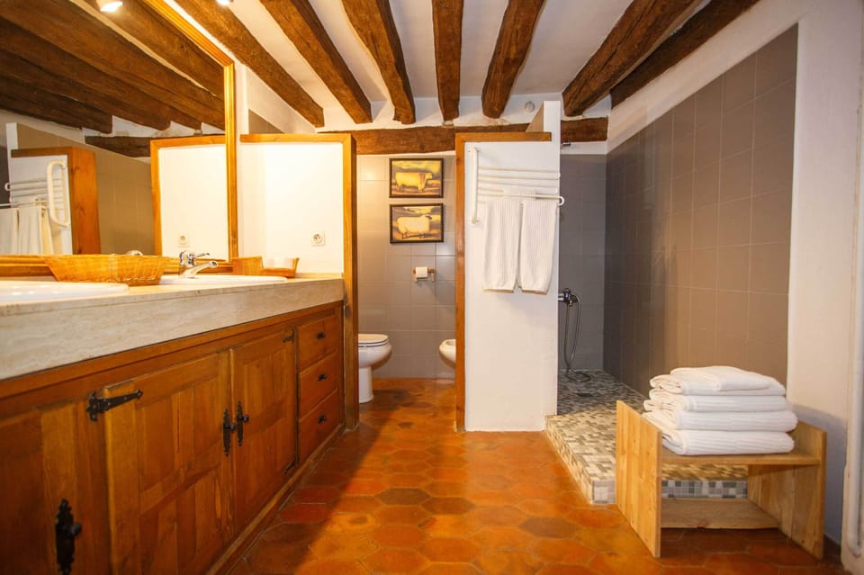 Traditional House, 3 Bedrooms, Corner (Serrador) | Bathroom | Free toiletries, hair dryer, bidet, towels