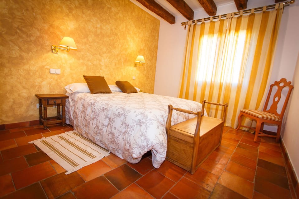Traditional Chalet, 4 Bedrooms, City View (Panadero) | Premium bedding, individually decorated, individually furnished, desk