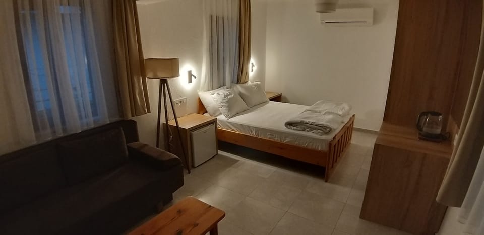 Family Studio, 2 Double Beds, Accessible, Courtyard View | Egyptian cotton sheets, premium bedding, minibar, soundproofing