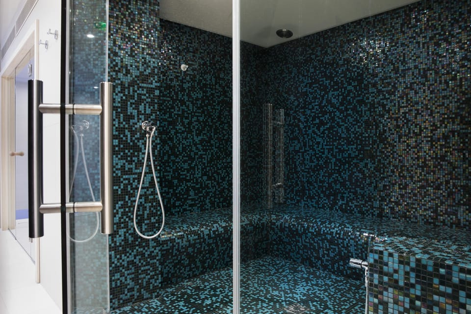 Sauna, steam room, body treatments, body wraps, body scrubs, facials