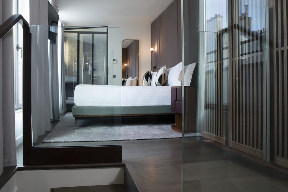 Deluxe Double Room, 1 Queen Bed | 6 bedrooms, premium bedding, minibar, in-room safe