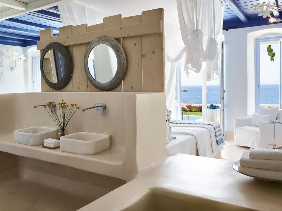 Cobalt Blu with Private Pool | Bathroom | Combined shower/tub, free toiletries, hair dryer, bathrobes