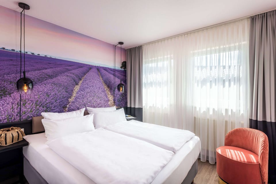 Standard Room, 1 Double Bed | Hypo-allergenic bedding, free minibar items, desk, blackout drapes