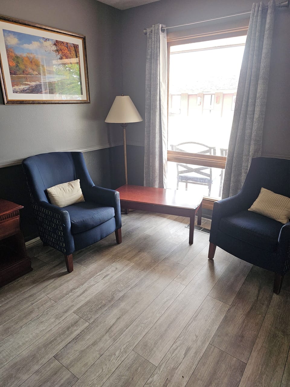 Standard Room, 1 King Bed, Non Smoking | Pillowtop beds, desk, blackout drapes, free WiFi