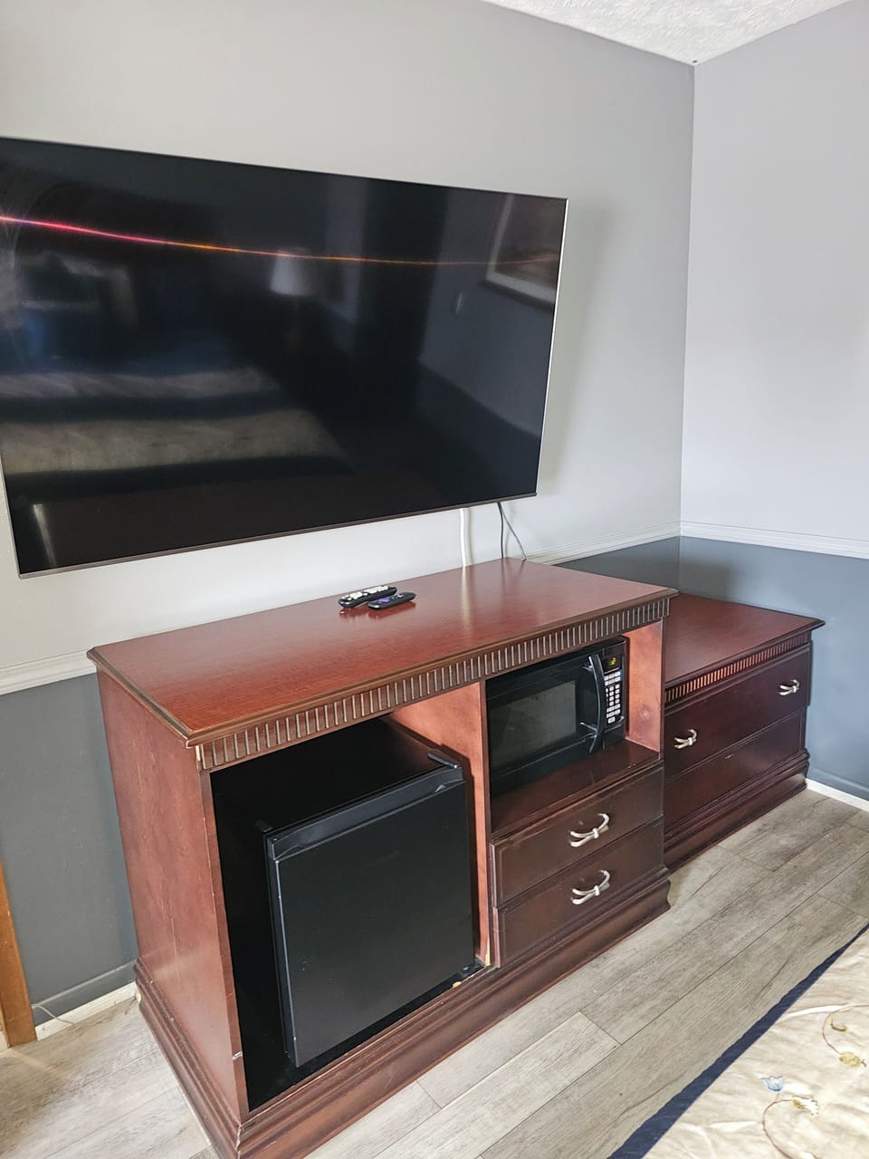 Standard Room, 1 King Bed, Non Smoking | Pillowtop beds, desk, blackout drapes, free WiFi