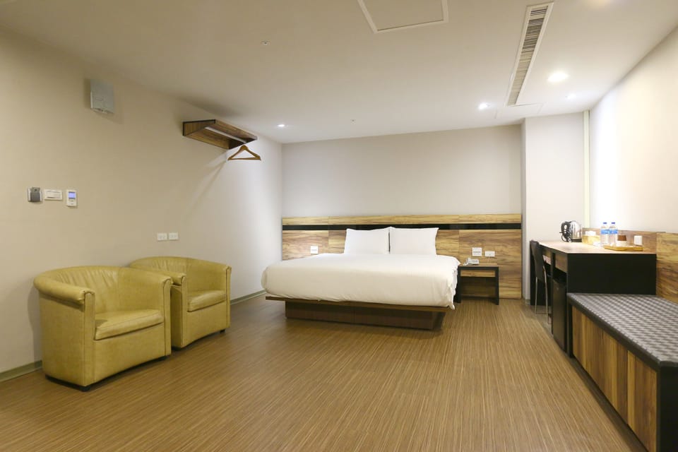 Deluxe Double Room, 1 Queen Bed, Balcony | Desk, bed sheets