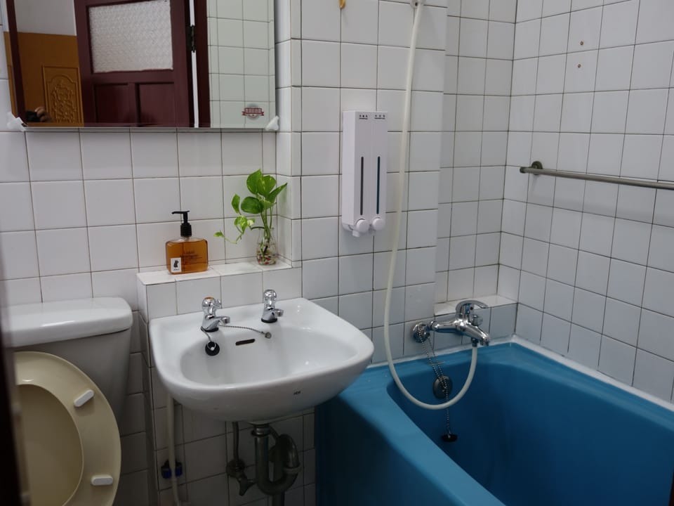 Standard Double Room, Private Bathroom | Bathroom | Free toiletries, hair dryer, slippers, towels