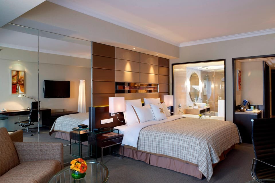Superior Room, 1 King Bed, City View | Premium bedding, minibar, in-room safe, desk