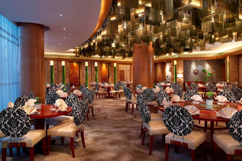 2 restaurants; breakfast, lunch, and dinner served