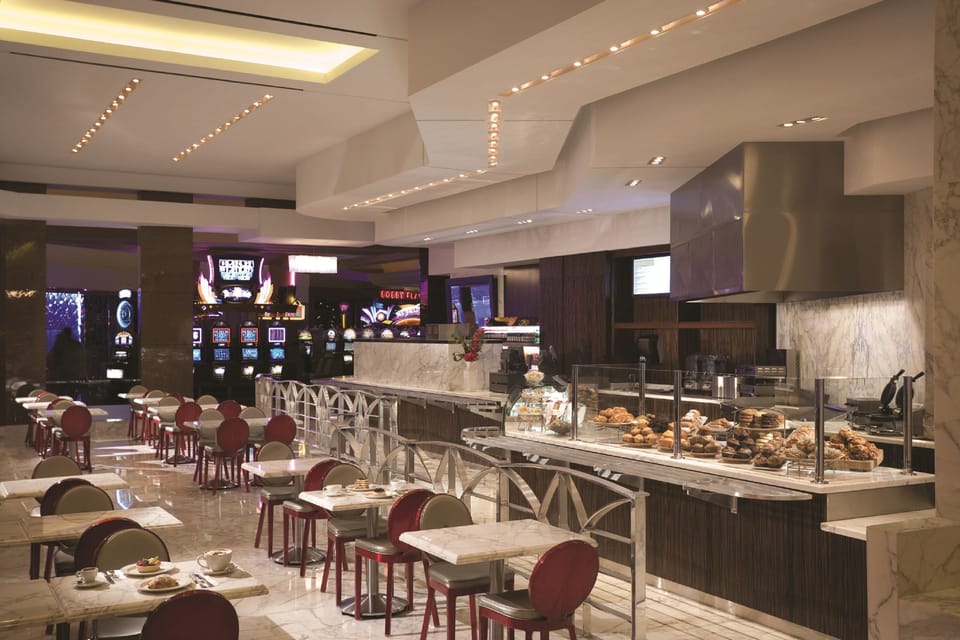 17 restaurants; breakfast, lunch, and dinner served