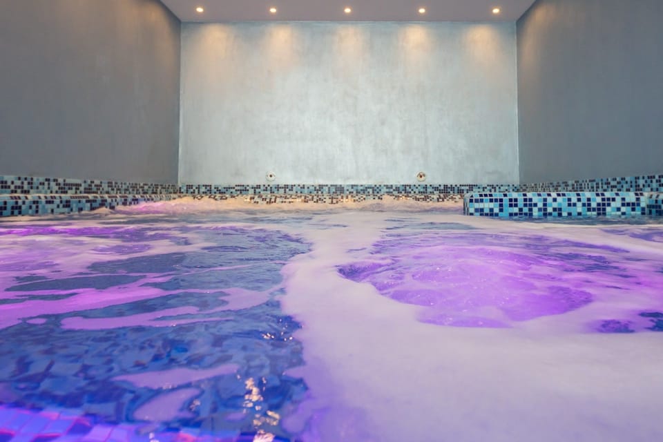 Indoor spa tub