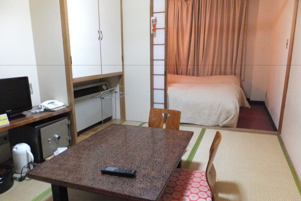 Standard Twin Room with Tatami Area | In-room dining