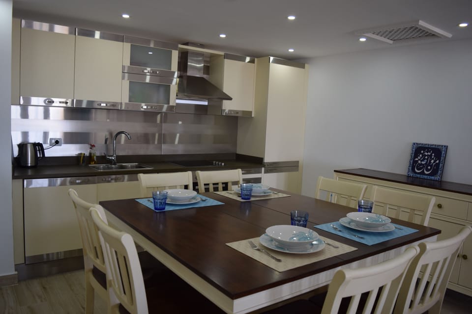 Chalet, Kitchen, Sea View | In-room dining