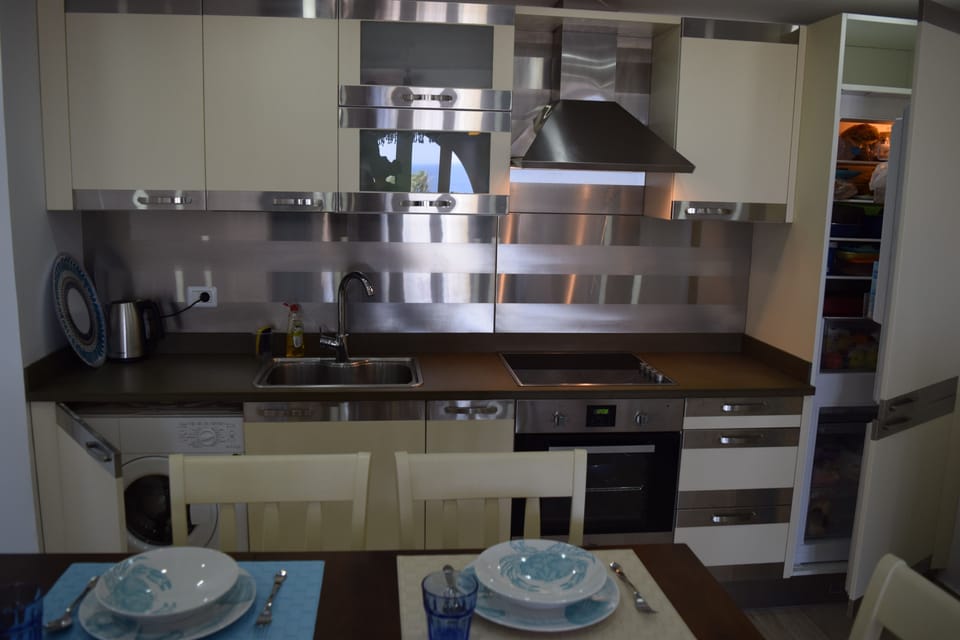 Chalet, Kitchen, Sea View | Private kitchen | Full-size fridge, oven, electric kettle, highchair
