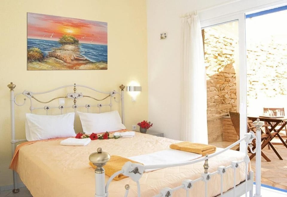 In-room safe, iron/ironing board, free WiFi, bed sheets