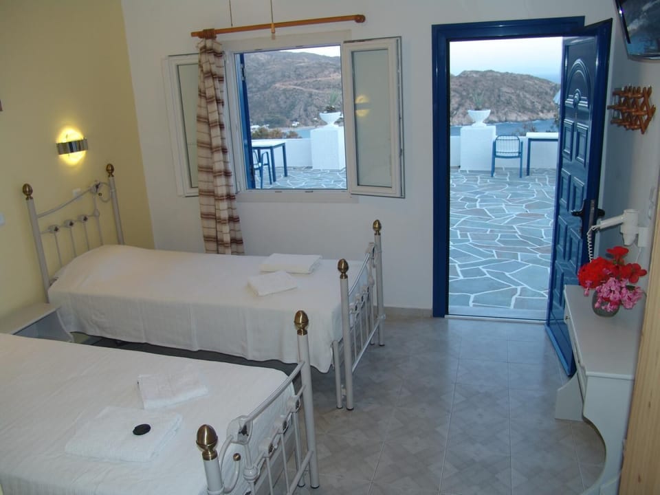 In-room safe, iron/ironing board, free WiFi, bed sheets