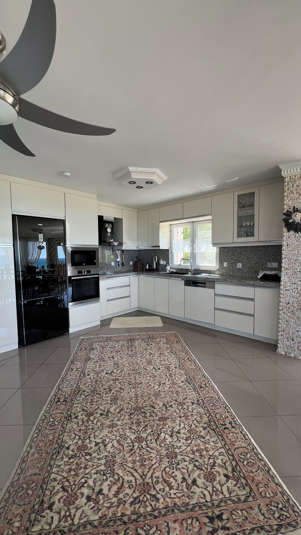 Comfort Apartment, Sea View | Private kitchen | Coffee/tea maker, full-size fridge, microwave, oven