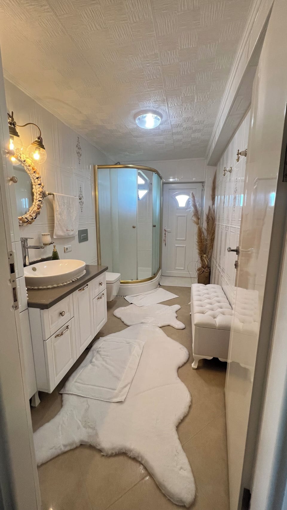 Romantic Apartment, Ground Floor | Bathroom | Rainfall showerhead, free toiletries, hair dryer, bathrobes