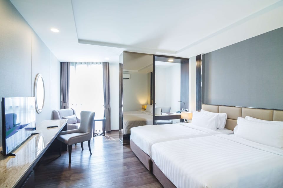 Deluxe Room, 2 Twin Beds, Non Smoking | Minibar, in-room safe, desk, iron/ironing board