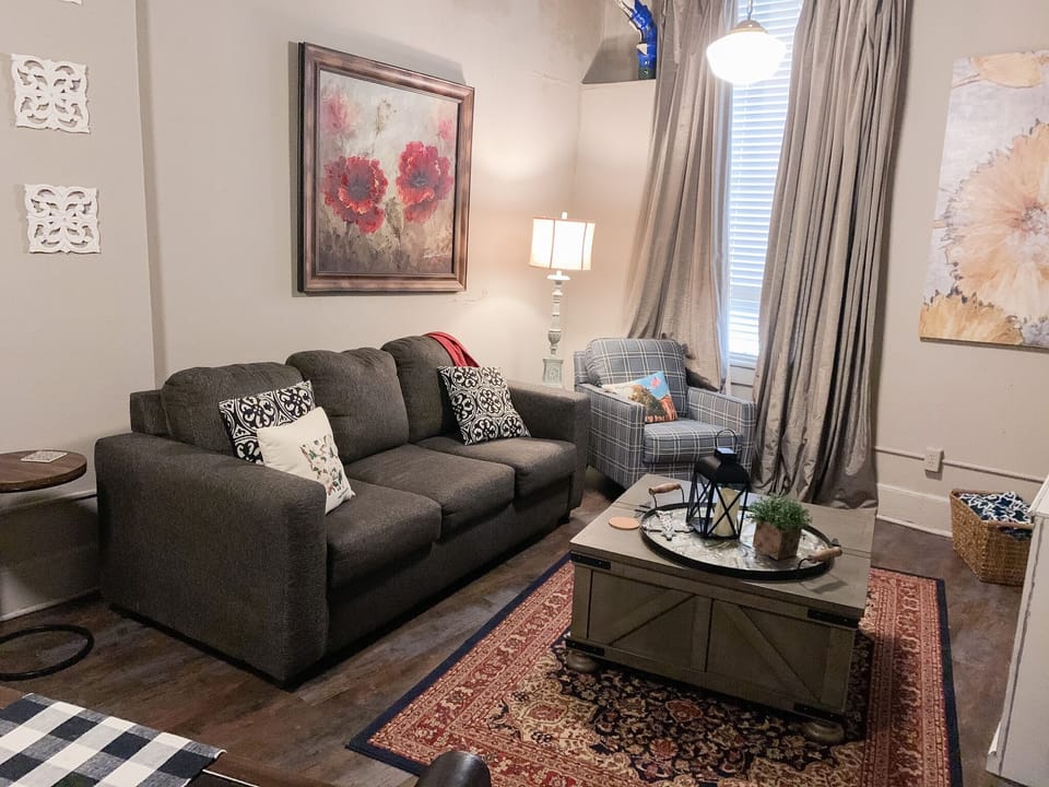 Luxury Room, 1 Queen Bed, Private Bathroom | Living area | Flat-screen TV, Netflix, Hulu, streaming services