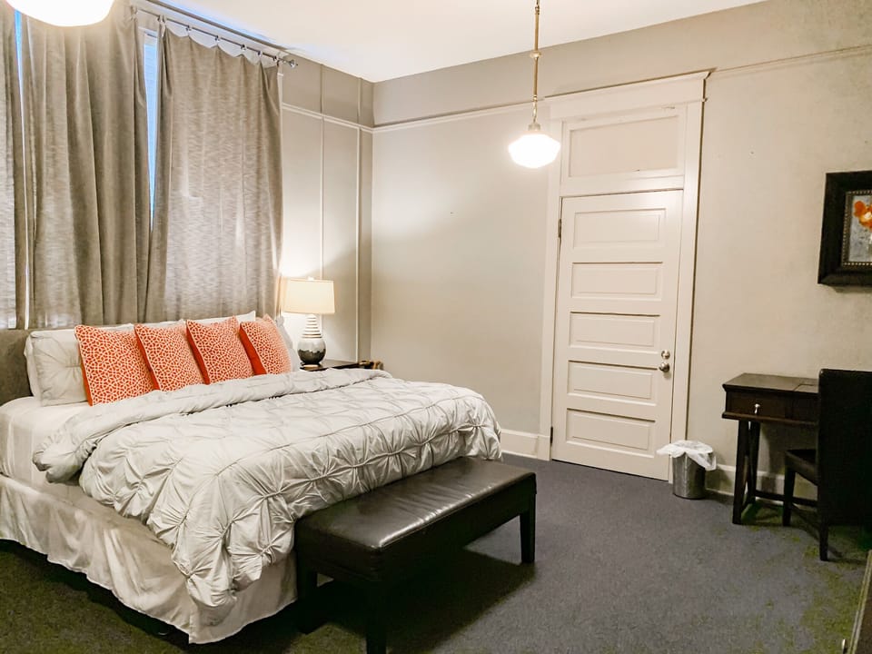 Luxury Single Room, 1 King Bed, Private Bathroom | 1 bedroom, premium bedding, individually decorated