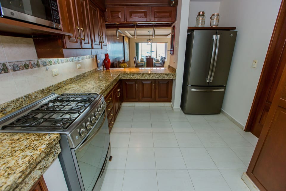 Full kitchen