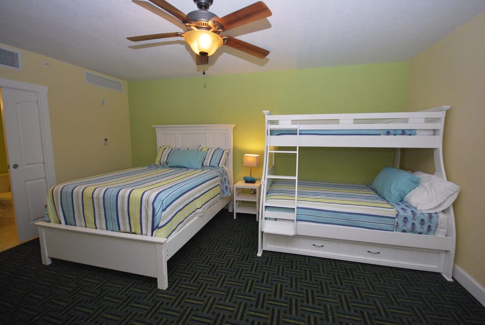 Guest Room - Queen and bunk bed (Full on bottom, twin on top and a full trundle)