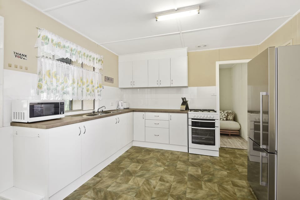 Cottage - No pets | Private kitchenette | Coffee/tea maker, fridge, microwave, stovetop