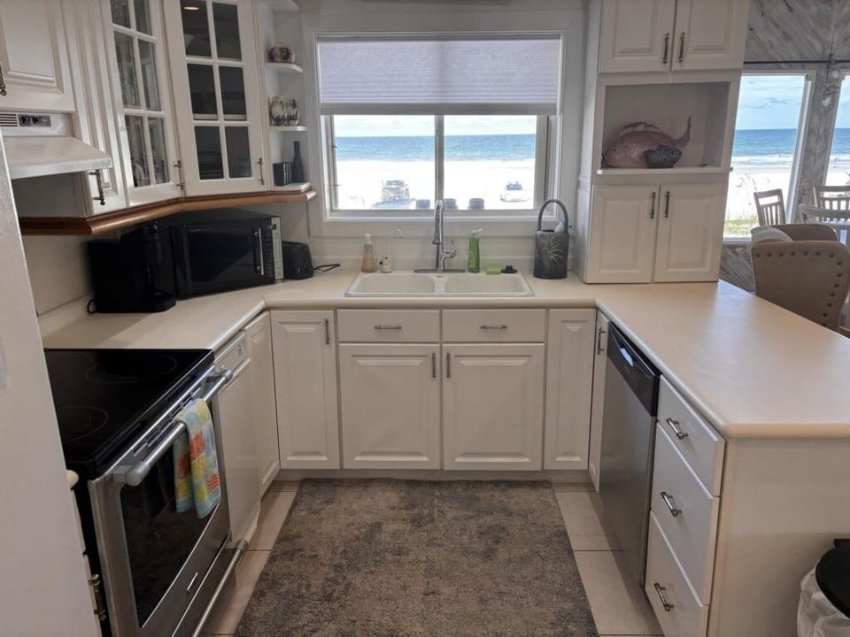 House, 4 Bedrooms | Private kitchen