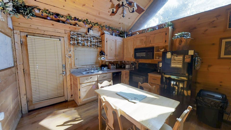 Cabin, 1 Bedroom | Private kitchen | Fridge, microwave, oven, coffee/tea maker
