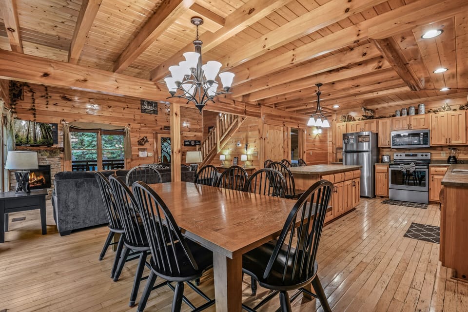 Cabin, 3 Bedrooms | Private kitchen | Fridge, microwave, oven, coffee/tea maker