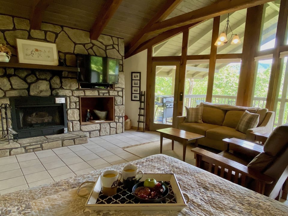 Cabin, 1 Bedroom | Living area