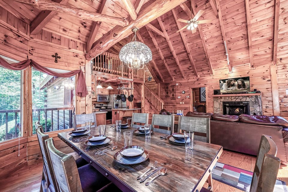 Cabin, 3 Bedrooms | Dining