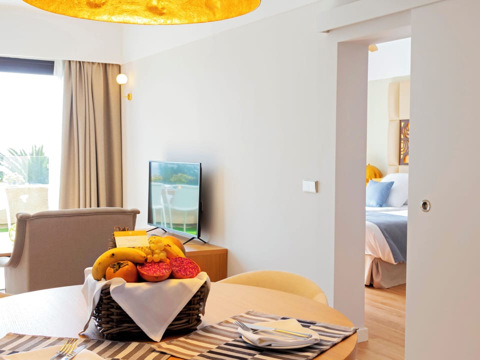 Club Suite | Laptop workspace, blackout drapes, travel crib, bed sheets