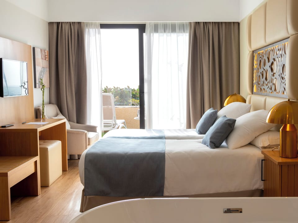 Club Suite | Laptop workspace, blackout drapes, travel crib, bed sheets