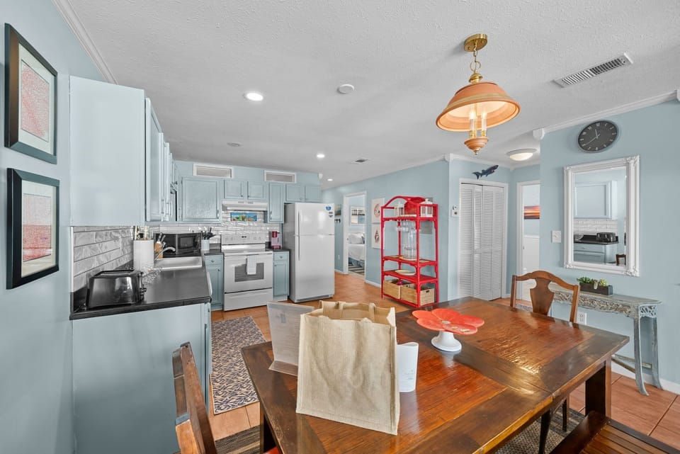 Condo, 3 Bedrooms | Private kitchen | Fridge, microwave, oven, stovetop