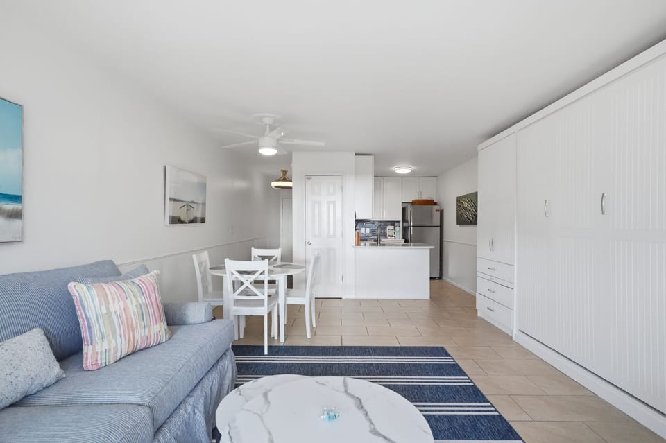 Studio | Living area | Smart TV