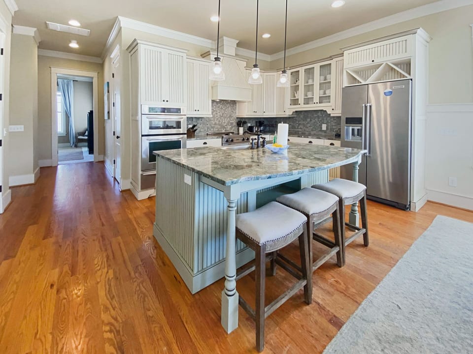 House, 4 Bedrooms | Private kitchen | Fridge, microwave, oven, coffee/tea maker