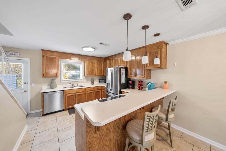 Townhome, 2 Bedrooms | Private kitchen | Fridge, microwave, oven, coffee/tea maker