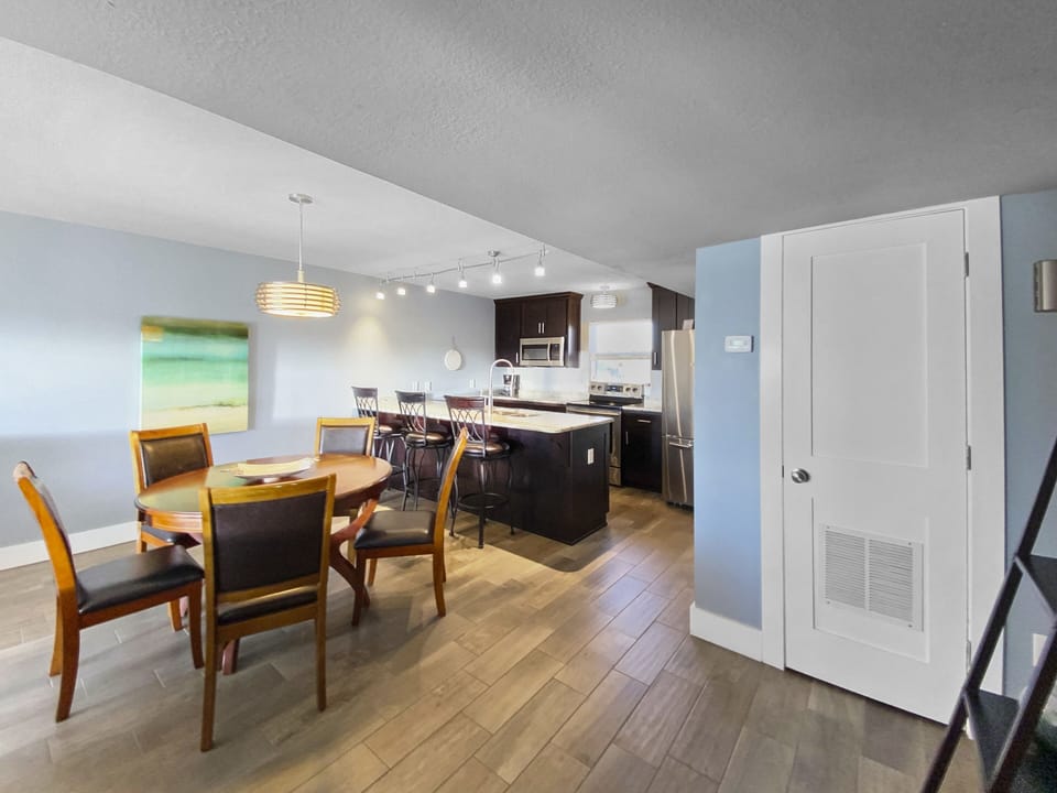 Townhome, 2 Bedrooms | Private kitchen | Microwave, oven, coffee/tea maker, dining tables