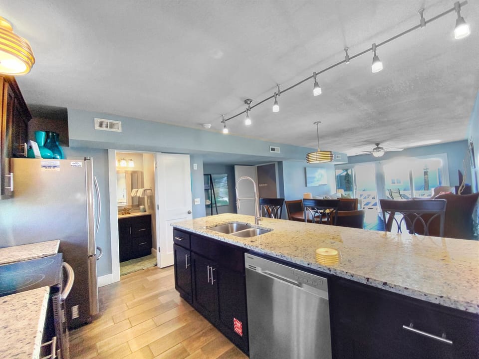 Townhome, 2 Bedrooms | Private kitchen | Microwave, oven, coffee/tea maker, dining tables