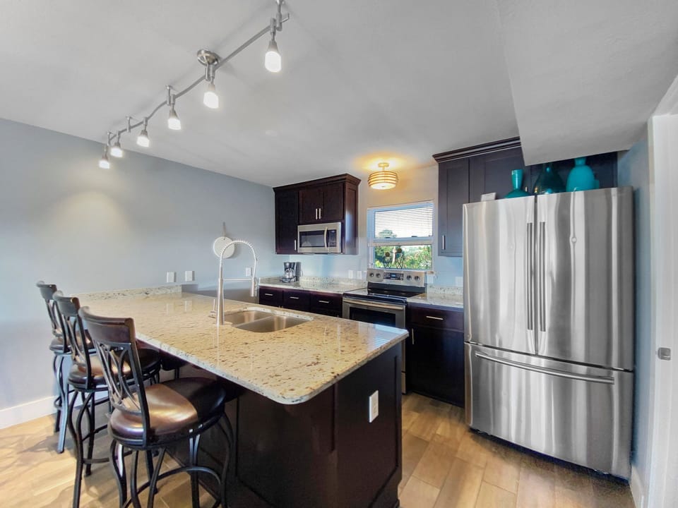 Townhome, 2 Bedrooms | Private kitchen | Microwave, oven, coffee/tea maker, dining tables